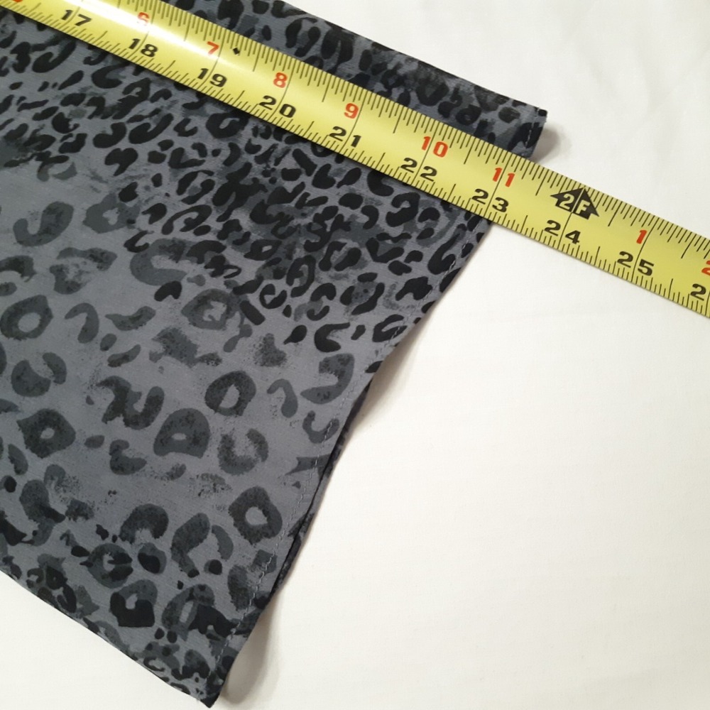 Susan‎ Graver Style Blouse Womans Small Leopard Print V Neck Long Sleeve Top - Picture 7 of 15